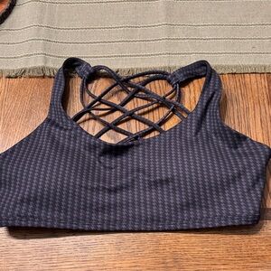 Crisscross Back Sports Bra - Black